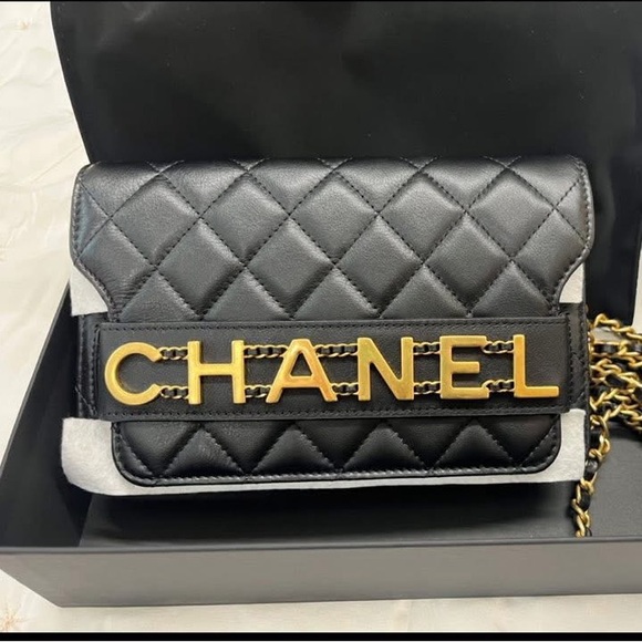 ❌SOLD❌ 🎀 CHANEL Calfskin Quilted Enchained Flap Black - Picture 1 of 5